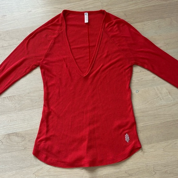 Free People Movement Vneck Long Sleeve Tee Thumb Holes Ribbed Athleisure Sz M - Picture 1 of 9